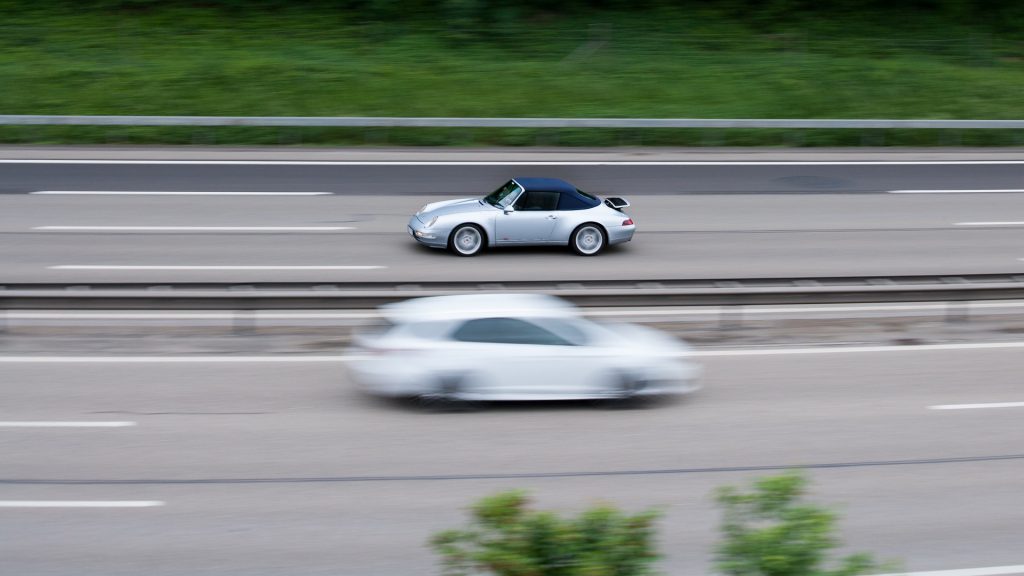 Porsche auf Autobahn